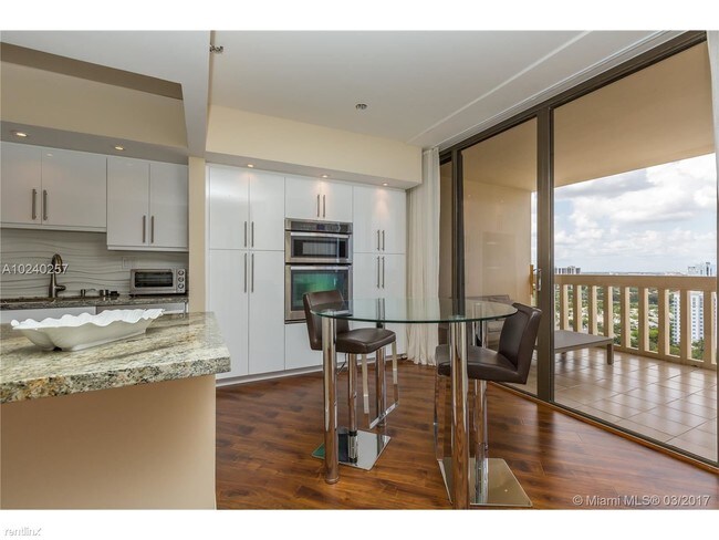 Foto del edificio - 19707 Turnberry Way