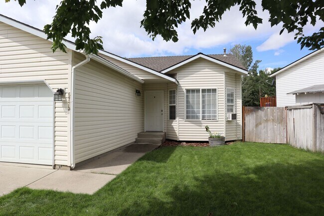 Building Photo - Home in CDA Place