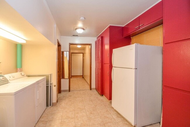 Building Photo - 404 E 20th St