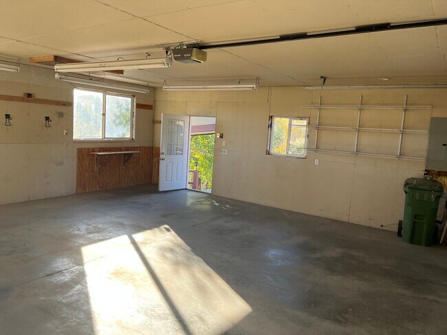 Building Photo - 120 Hillside Dr