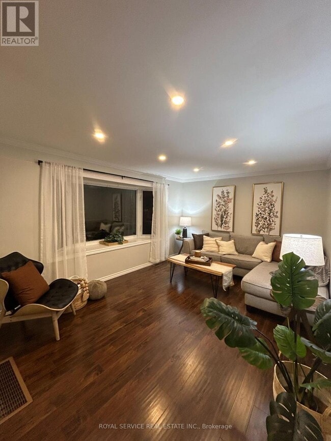 Building Photo - 5 Streamside Dr