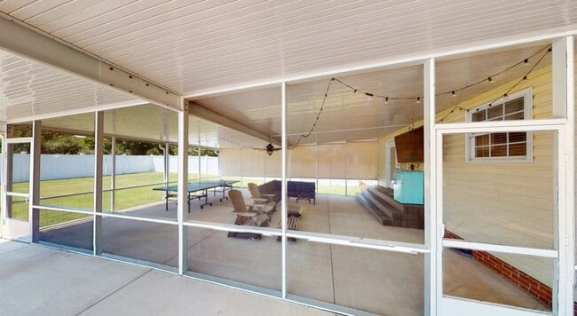 Foto del edificio - 132 Whispering Hill Ln