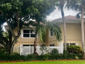 Building Photo - 4701 Roxbury Ct