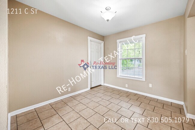Building Photo - 1211 C St