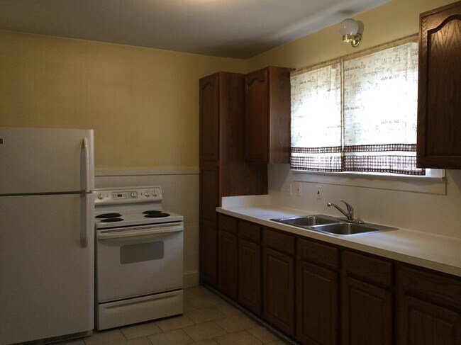 kitchen - 22200 Olmstead St