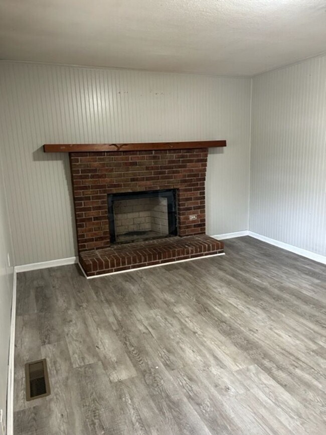 Photo - 5 Lake Pl House