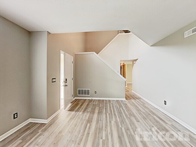 Foto del edificio - 3210 Crestwell Dr