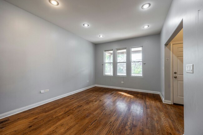 Foto del edificio - 3444 W Schubert Ave