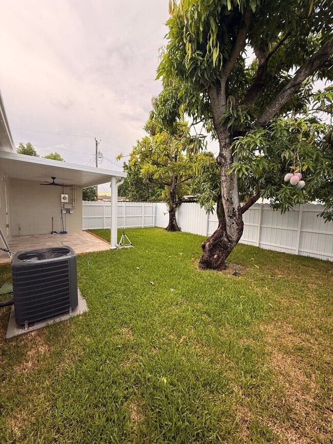 Photo - 10555 SW 32nd St (Miami, FL) Apartment