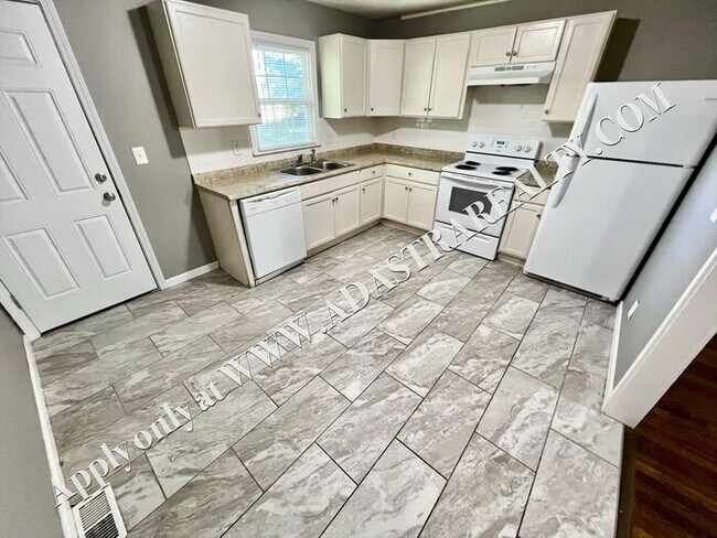 Foto del edificio - Cozy 2 Bed 1 Bath Duplex in Independence-Available in MARCH!!