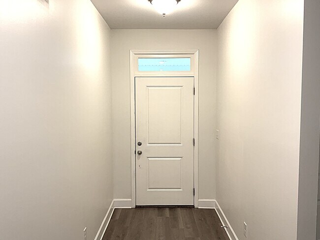 Building Photo - 5702 Lakemont Dr