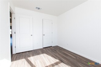 Building Photo - 5815 Betty Lou Dr