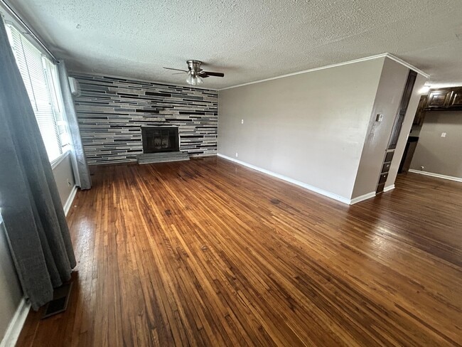 Building Photo - 323 N 19th St