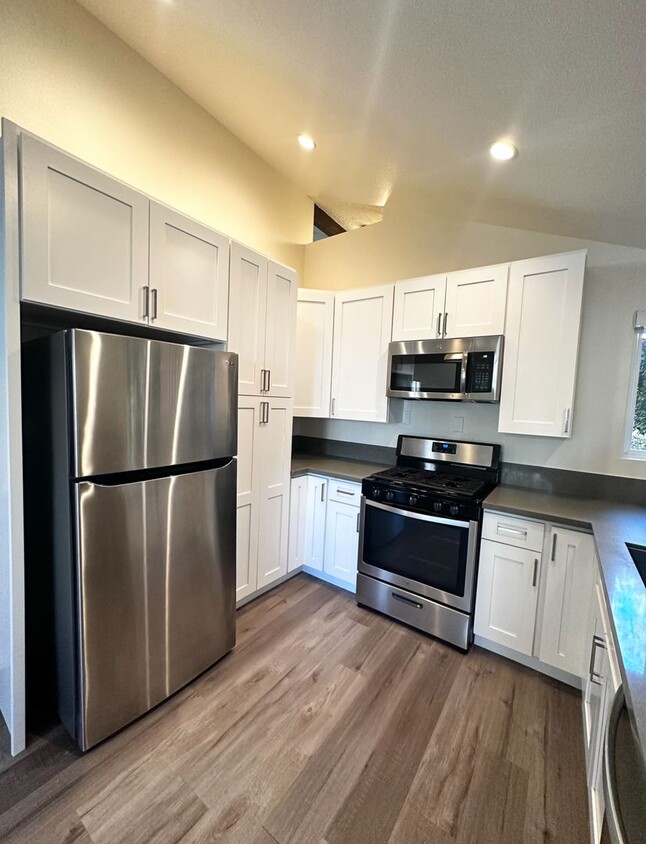 Foto principal - 2bed 2bath Condo WOODLAND HILLS