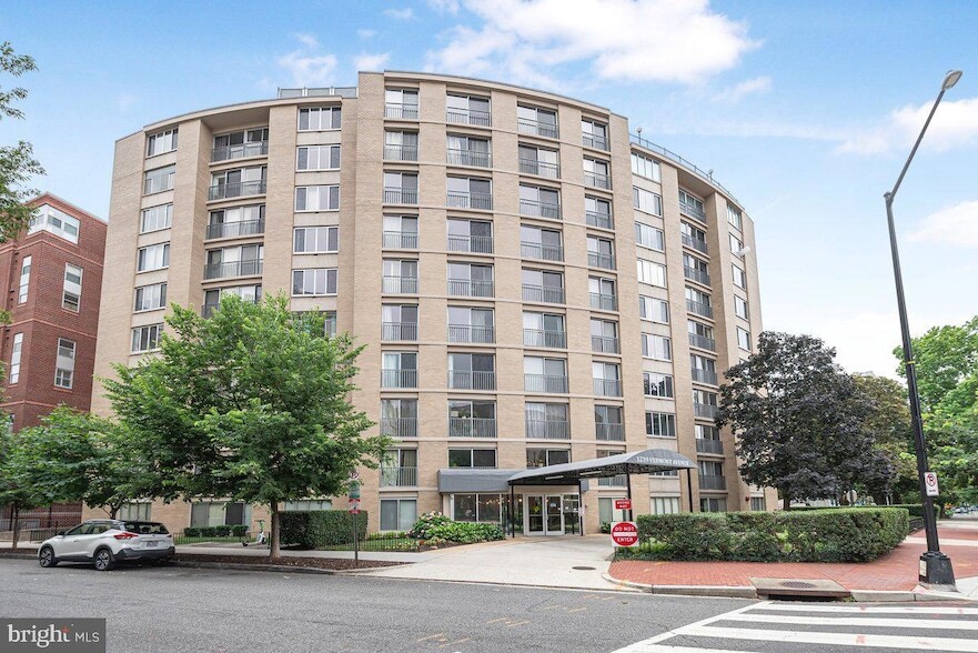 Primary Photo - 1239 Vermont Ave NW
