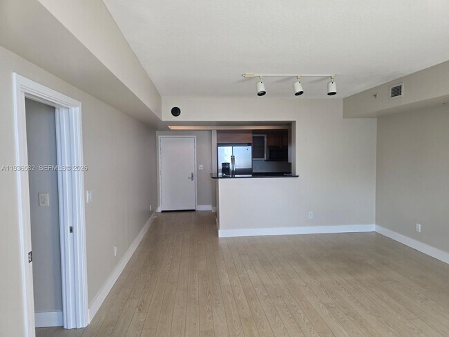 Foto del edificio - 325 S Biscayne Blvd