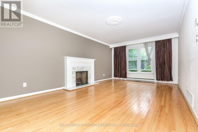 Photo du bâtiment - 70 Mossgrove Trail