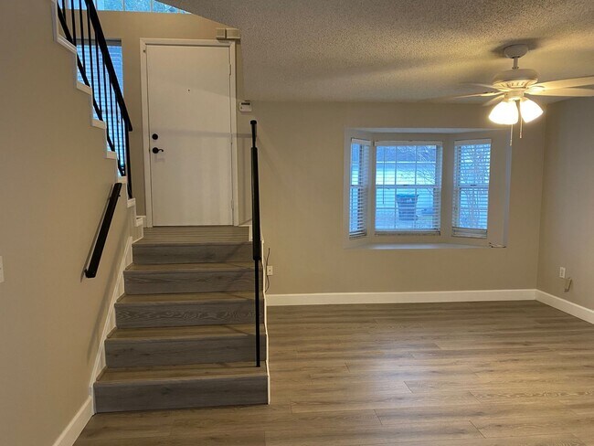 Foto del edificio - MOVE-IN SPECIAL-WONDERFUL 3/2.5 Home with 1 car garage-UCF Area