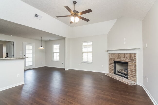 Foto del edificio - 9426 Darren Cir S