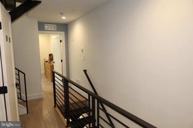 Foto del edificio - 166 W Laurel St