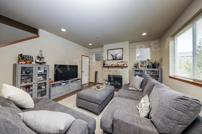 Building Photo - 2503 Filbert Ave