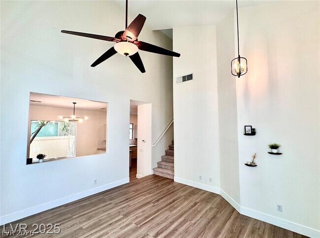 Foto del edificio - 1529 Tillman Falls Ave