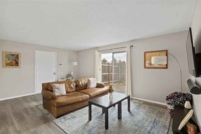 Foto del edificio - 10443 Briarbend Dr