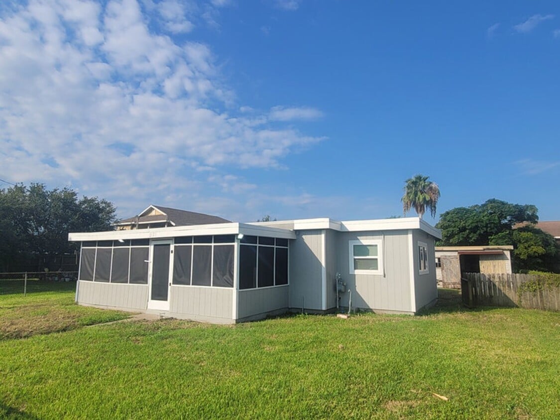 Primary Photo - 2 Bedroom / 1 Bath / Bonus Room / 67th street