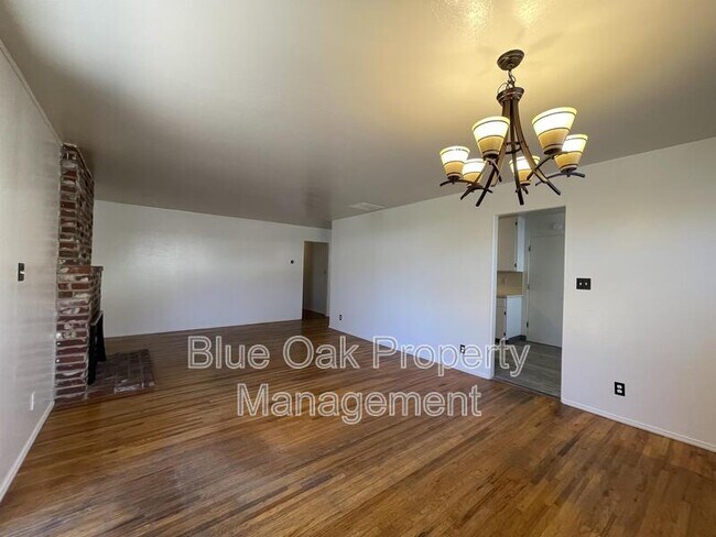 Foto del edificio - 6 Begonia Ln