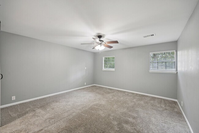 Foto del edificio - 553 Cane River Ln
