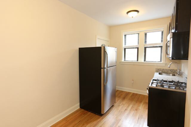 Building Photo - 4043.5 N Ashland Ave