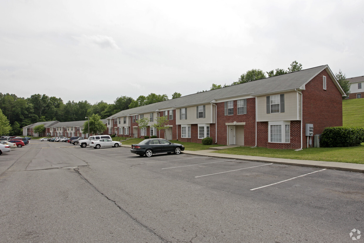 Primary Photo - Cumberland Manor Apartments