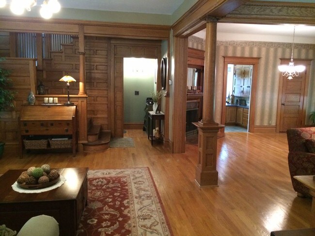 Foto del edificio - 815 W University Ave
