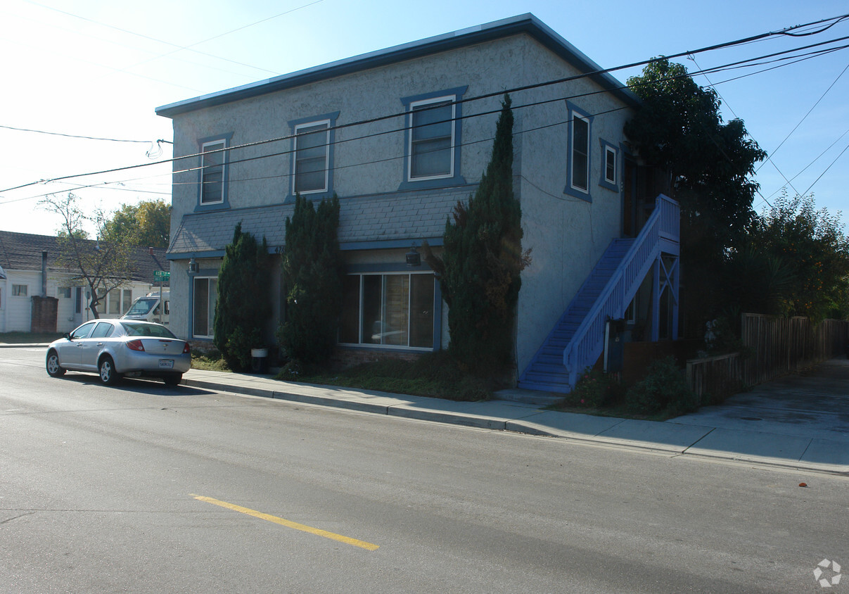 Primary Photo - 4200 Bassett St