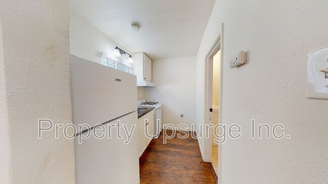 Foto del edificio - 2713 Twin View Blvd