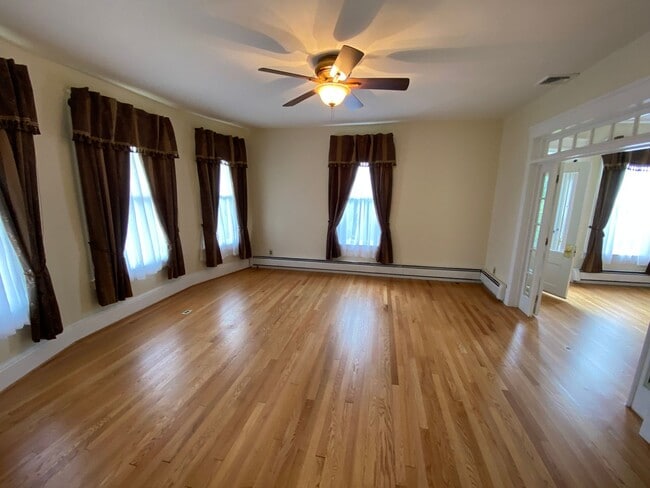 Building Photo - Single Family Home