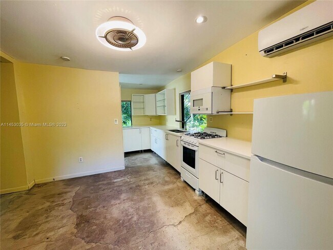 Building Photo - 2497 Abaco Ave