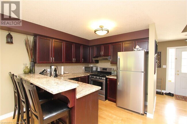 Photo du bâtiment - 632 Columbia Forest Blvd