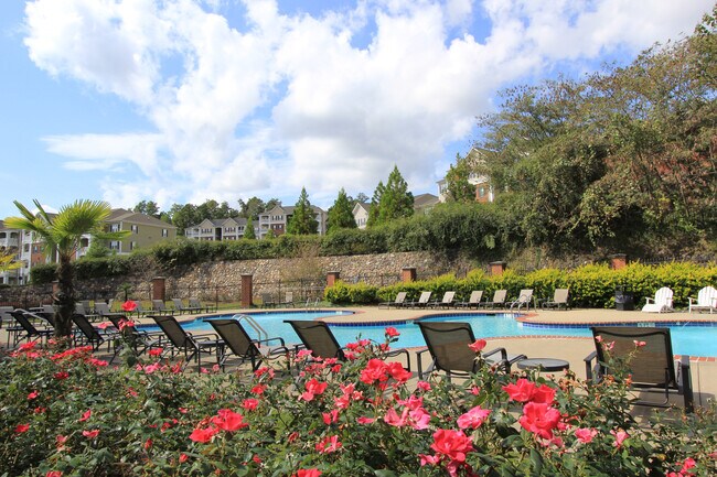 Piscina y flores - Bluffs at Riverview