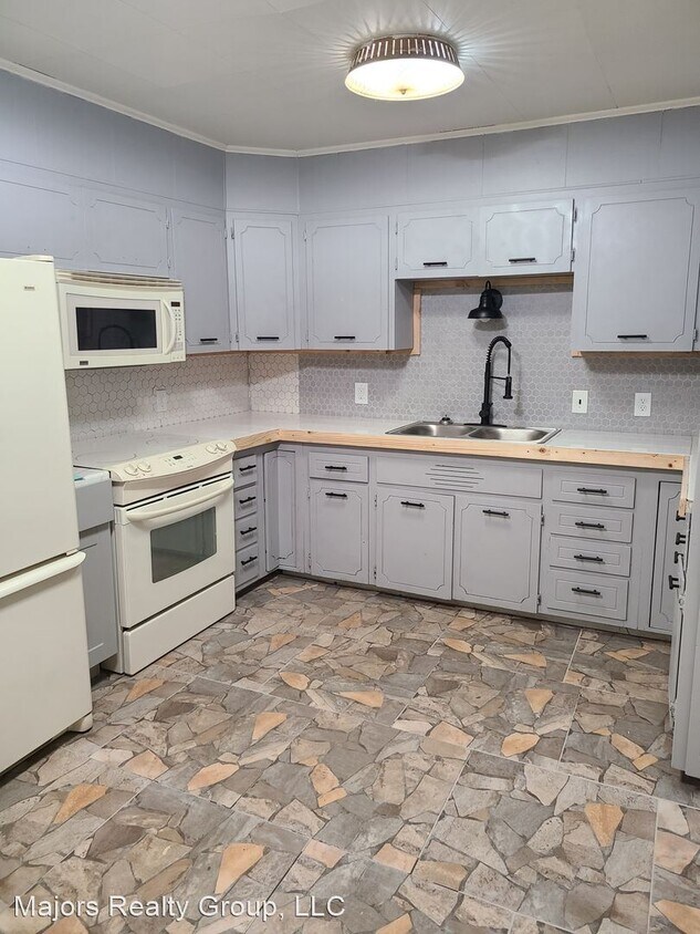3 br, 1 bath House 2995 Amanda Loop House Rental in North Pole, AK