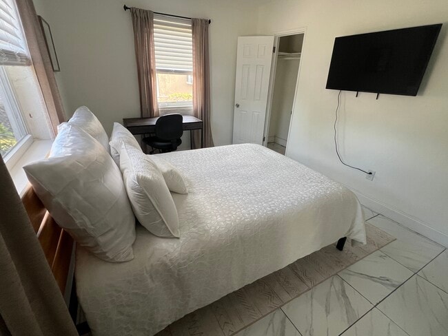 Foto del edificio - 4200 NW 11th Ct