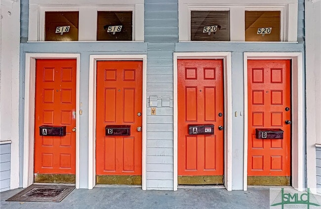 Building Photo - 520 E Waldburg St