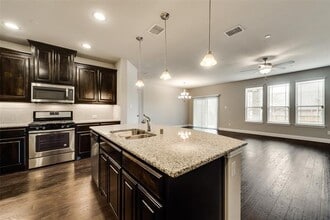 Building Photo - 1229 Wiltshire Dr