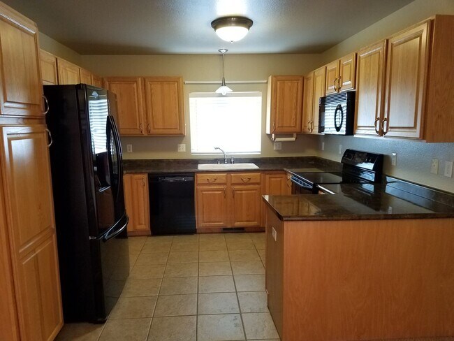 Building Photo - House For Lease