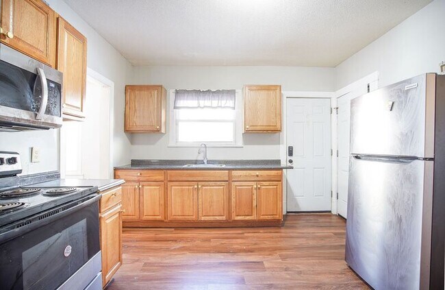 Foto del edificio - 824 Sumner Ave