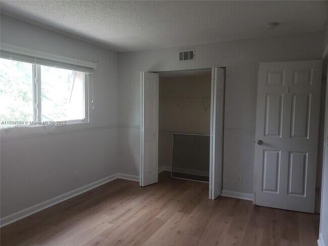 Building Photo - 2520 Van Buren St