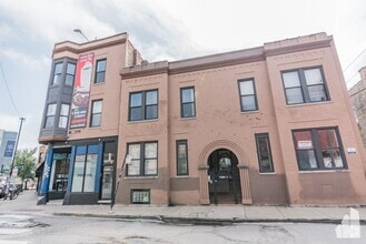 Building Photo - 2835 W Medill Ave