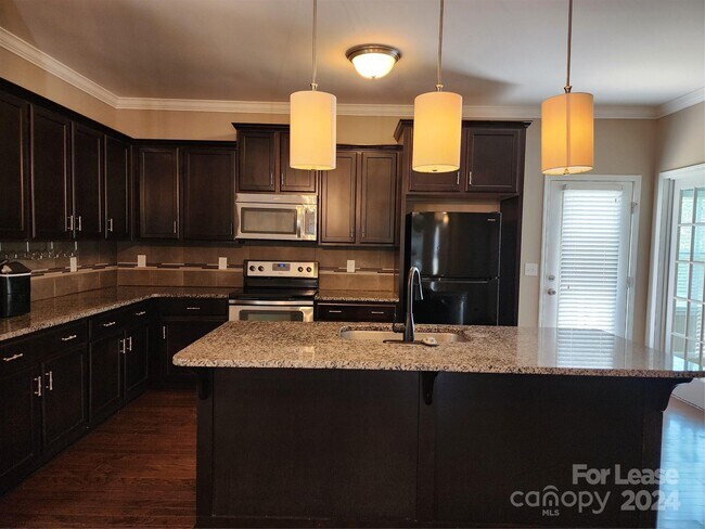 Building Photo - 121 Louden Dr