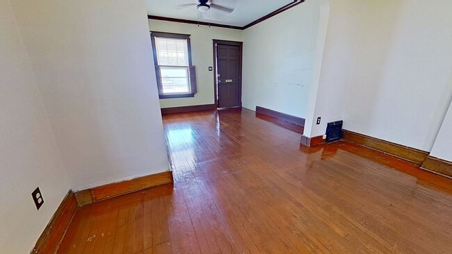 Building Photo - Spacious 3-Bedroom Duplex