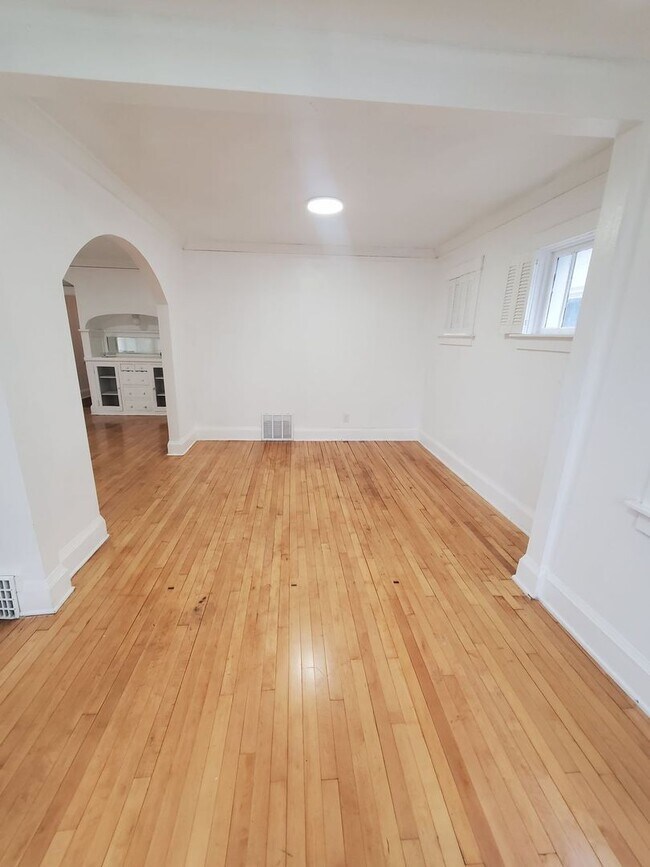 Foto del edificio - 3110 W Cameron Ave